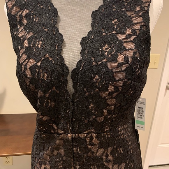 Long lace evening dress - Picture 2 of 5